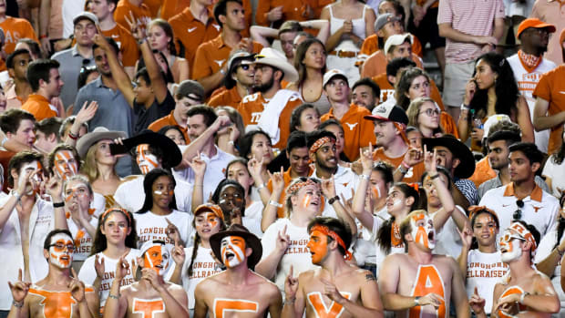 Texas Fan Broll 21